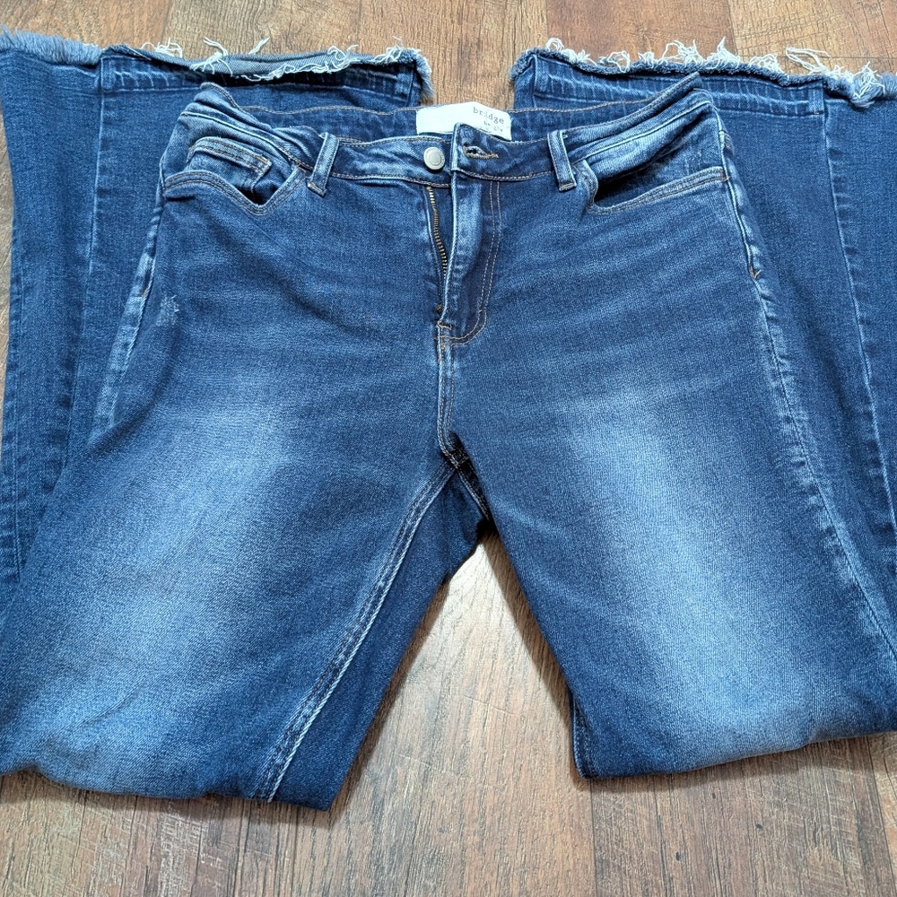 Stylish Frayed Hem Blue Jeans